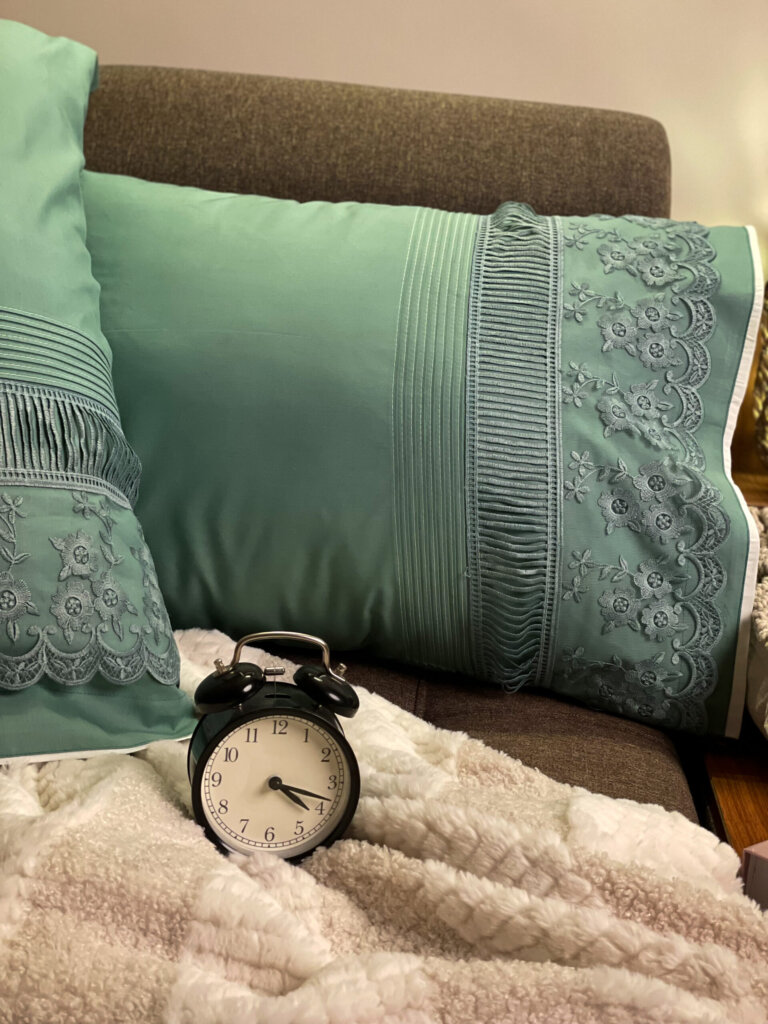 مفروشات سرير عروسة