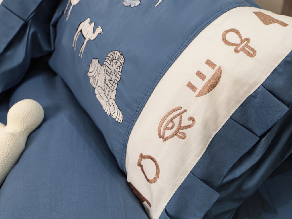 المفروشات للعروسه